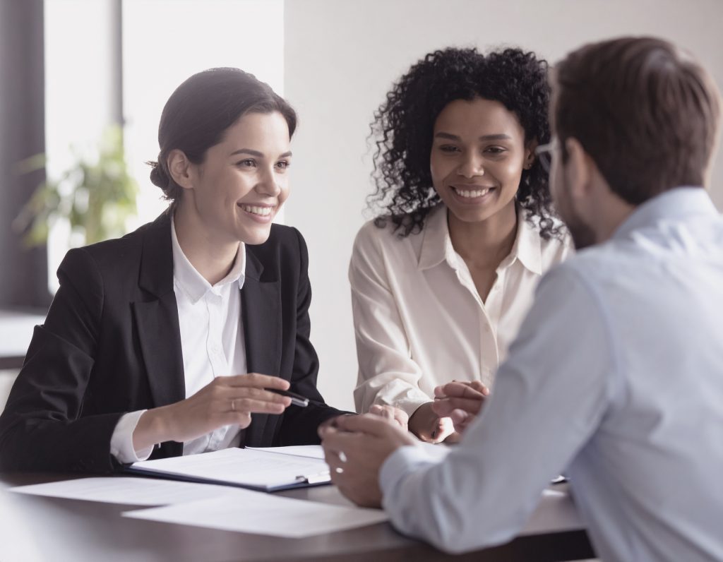 Firefly_beratungsgespräch mit 2 personen foto mit menschen 805793_S